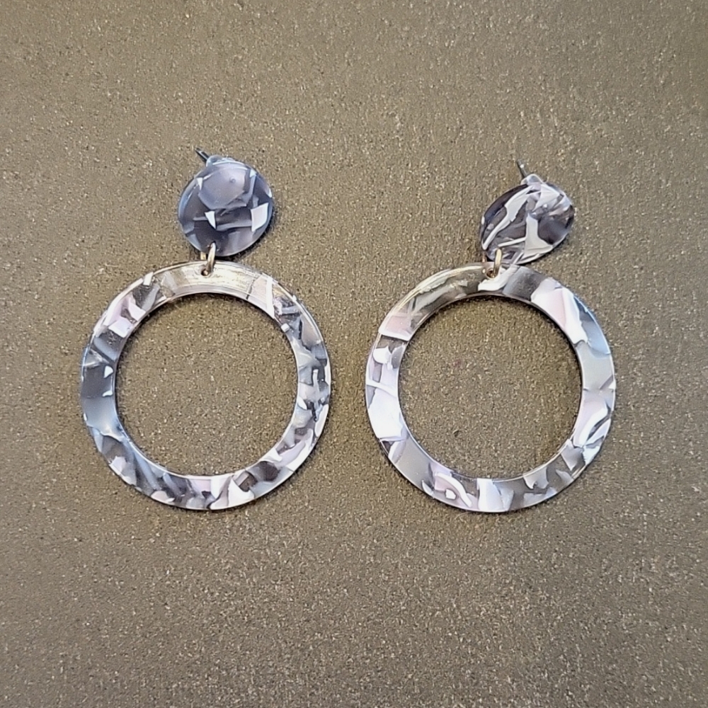 Zenzii Lucite Gray Tortoise Shell Dangling Hoop Earrings